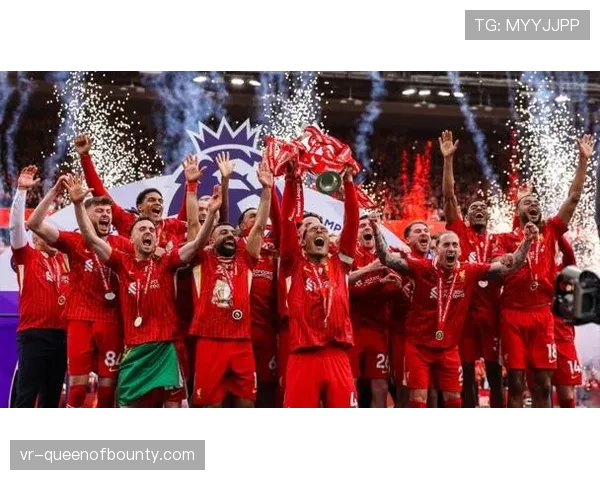 英超冠军奖杯开启全国巡展，首站抵达曼彻斯特市政厅